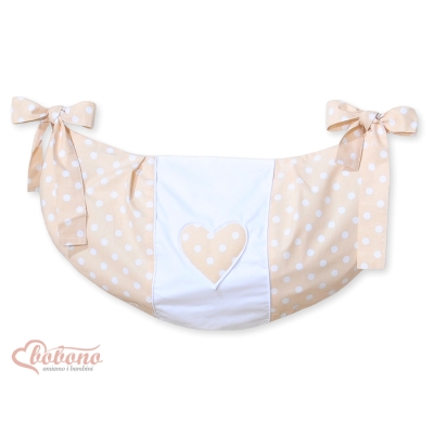 Legetøjspose til tremmeseng - Hanging Hearts  Beige Polkaprikker