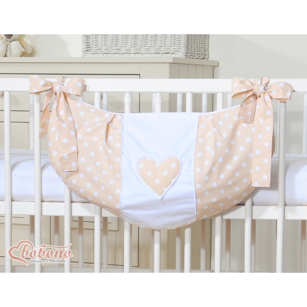 Legetøjspose til tremmeseng - Hanging Hearts  Beige Polkaprikker