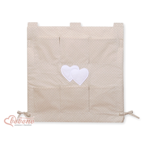 Lommeophæng til tremmeseng - Hanging Hearts  Beige Polkaprikker