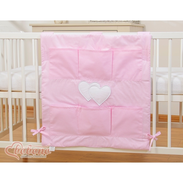 Lommeophæng til tremmeseng - Hanging Hearts  Lyserød Pink Striber