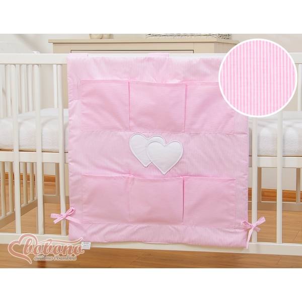 Lommeophæng til tremmeseng - Hanging Hearts  Lyserød Pink Striber