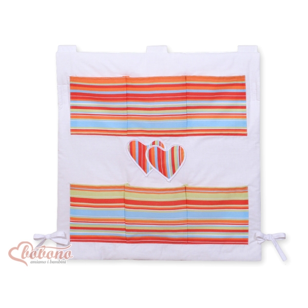 Lommeophæng til tremmeseng - Hanging Hearts  Orange Striber